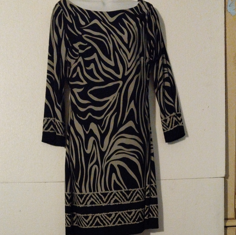 Enfocus Brand Size 8 Black and White